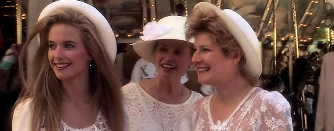 Kelly Preston, Bonnie Bartlett, Chloe Webb | "Twins" (1988)