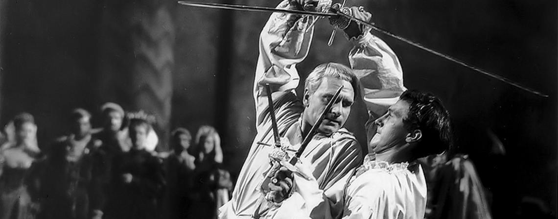 Laurence Olivier, Terence Morgan | "Hamlet" (1948) *