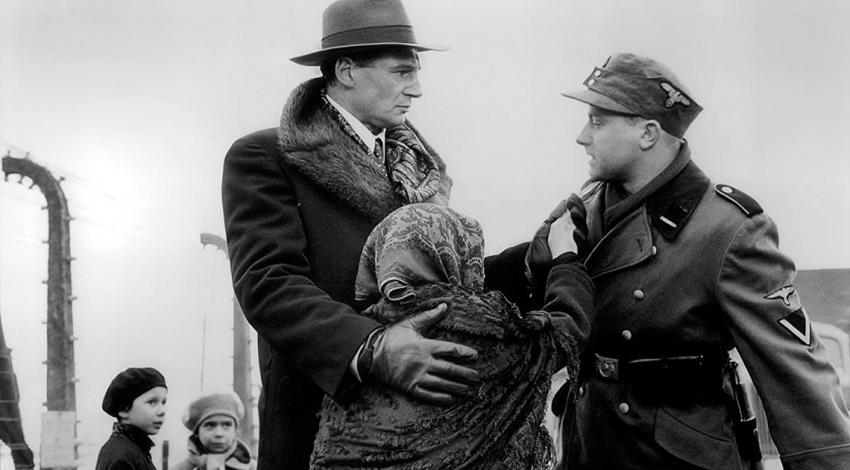 Liam Neeson, Olaf Lubaszenko | "Schindler's List" (1993) *